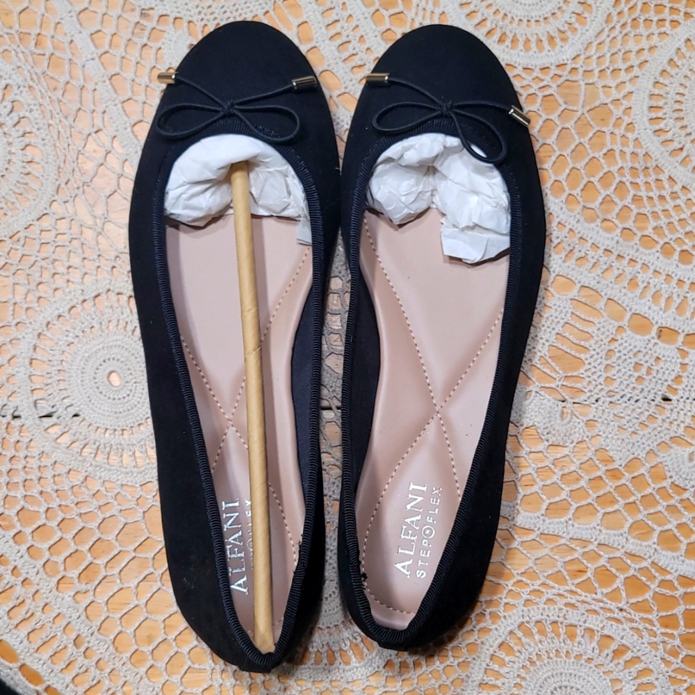 Alfani Step and Flex Ladies Shoes 9M. New with no tags.